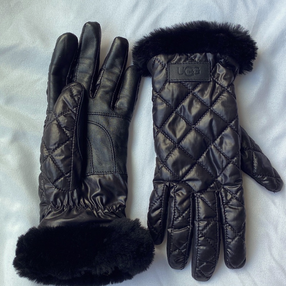 Black Leather Ugg Gloves